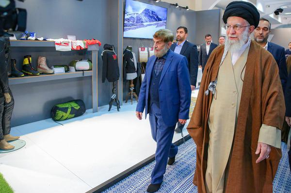 بازدید مقام معظم رهبری(حفظه الله) از نمایشگاه توانمندی های تولید داخل