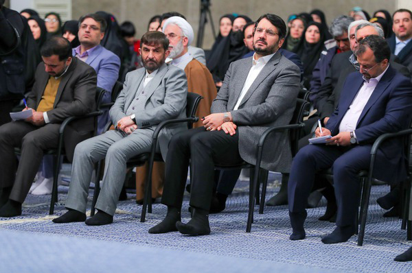 دیدار رهبری با تولیدکنندگان و فعالان اقتصادی کشور