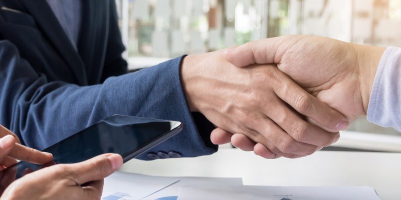 با ما در ارتباط باشد